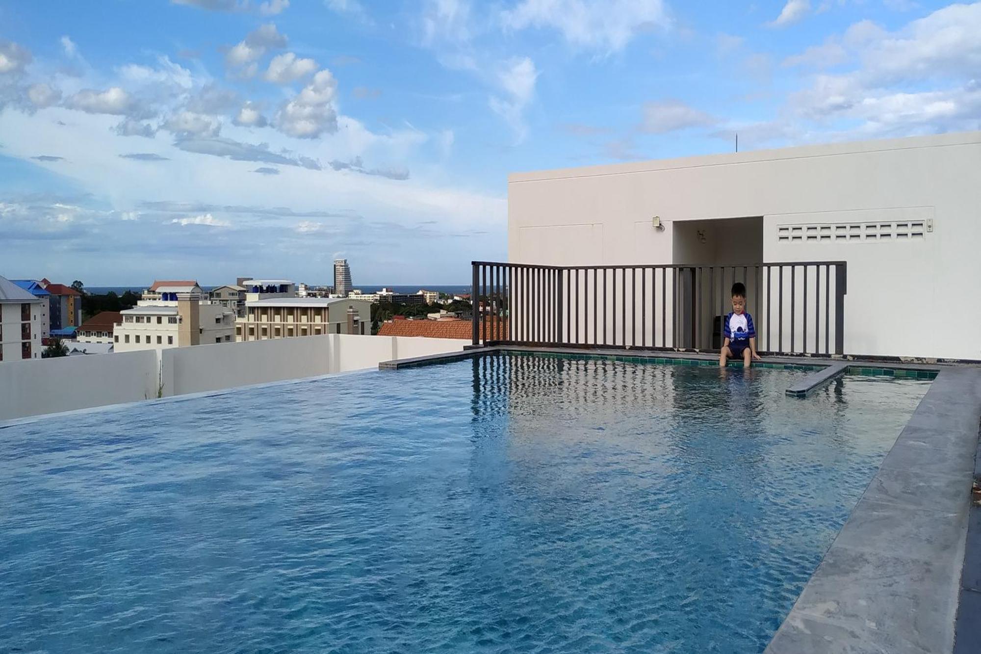 The Base Hua Hin Hotel Eksteriør billede