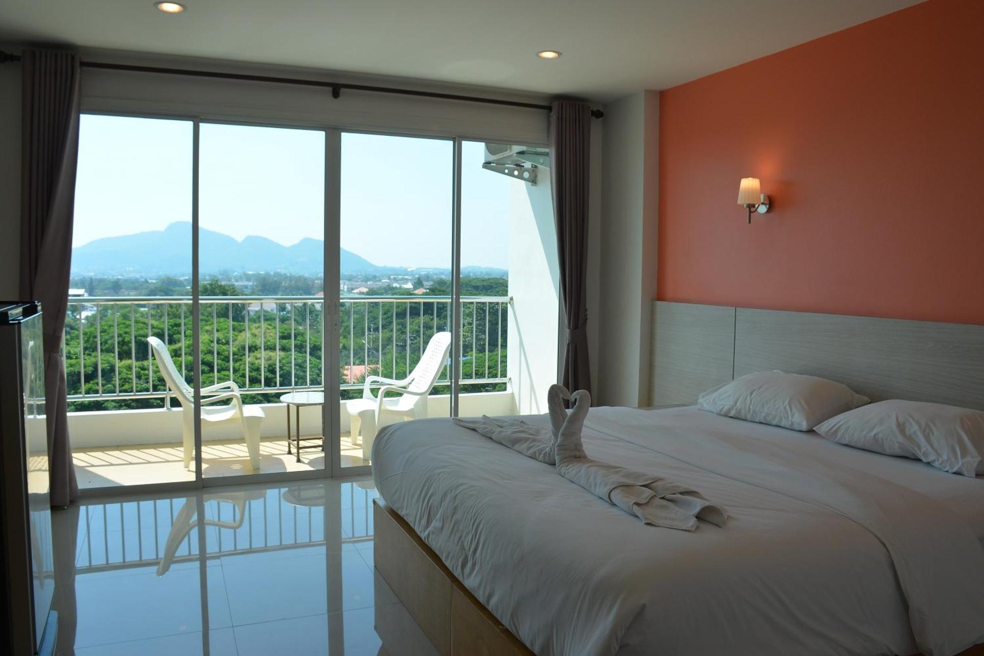The Base Hua Hin Hotel Eksteriør billede